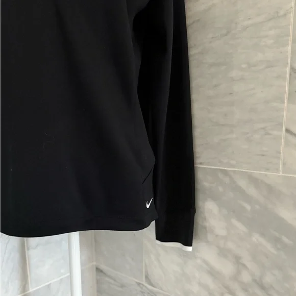 Nike  Ladies Dri-FIT 1/2-Zip Cover-Up - Black/White Golf Size Large - Picture 6 of 13